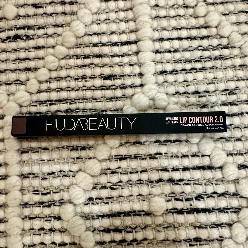HUDA BEAUTY Lip Contour 2.0 Automatic Matte Lip Pencil